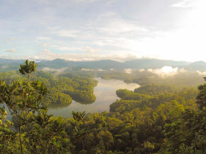 锈蚀的王座<br>btozrgo.cn 旧时代文明碑